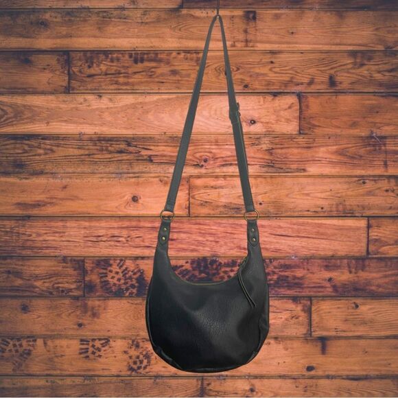 Elegant Black Crossbody Bag - Picture 2 of 10